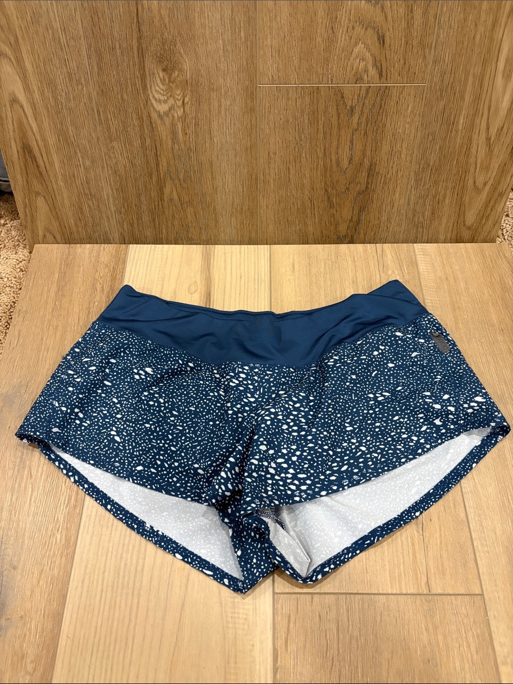 Oiselle Mac Roga Navy Speckle Active Running Bootie Short Shorts size 4